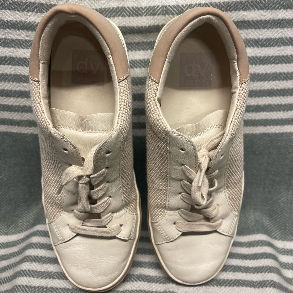 DV by Dolce Vita Harryson Cream and Tan Sneakers with Minimalist Design Size 8.5 - Picture 2 of 5